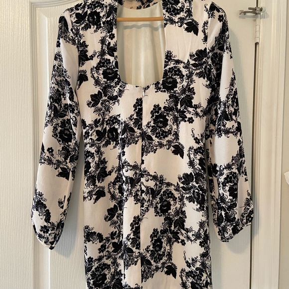 Luna Black and white dress open back - Picture 3 of 3